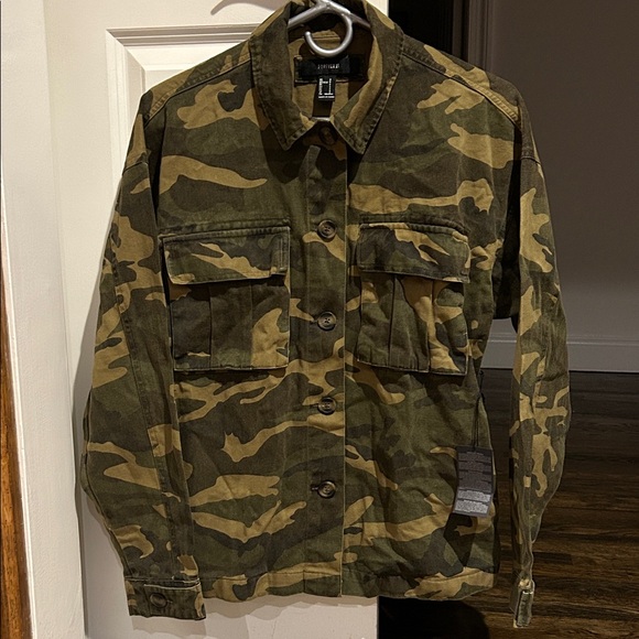 NWT Forever 21 Camouflage Women's Button Up Jacket/Shacket Sz S Sold Out Online - Picture 5 of 7